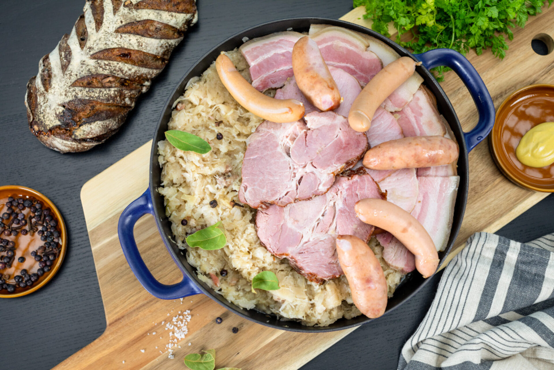 choucroute pour 5 personnes dans un grand plat