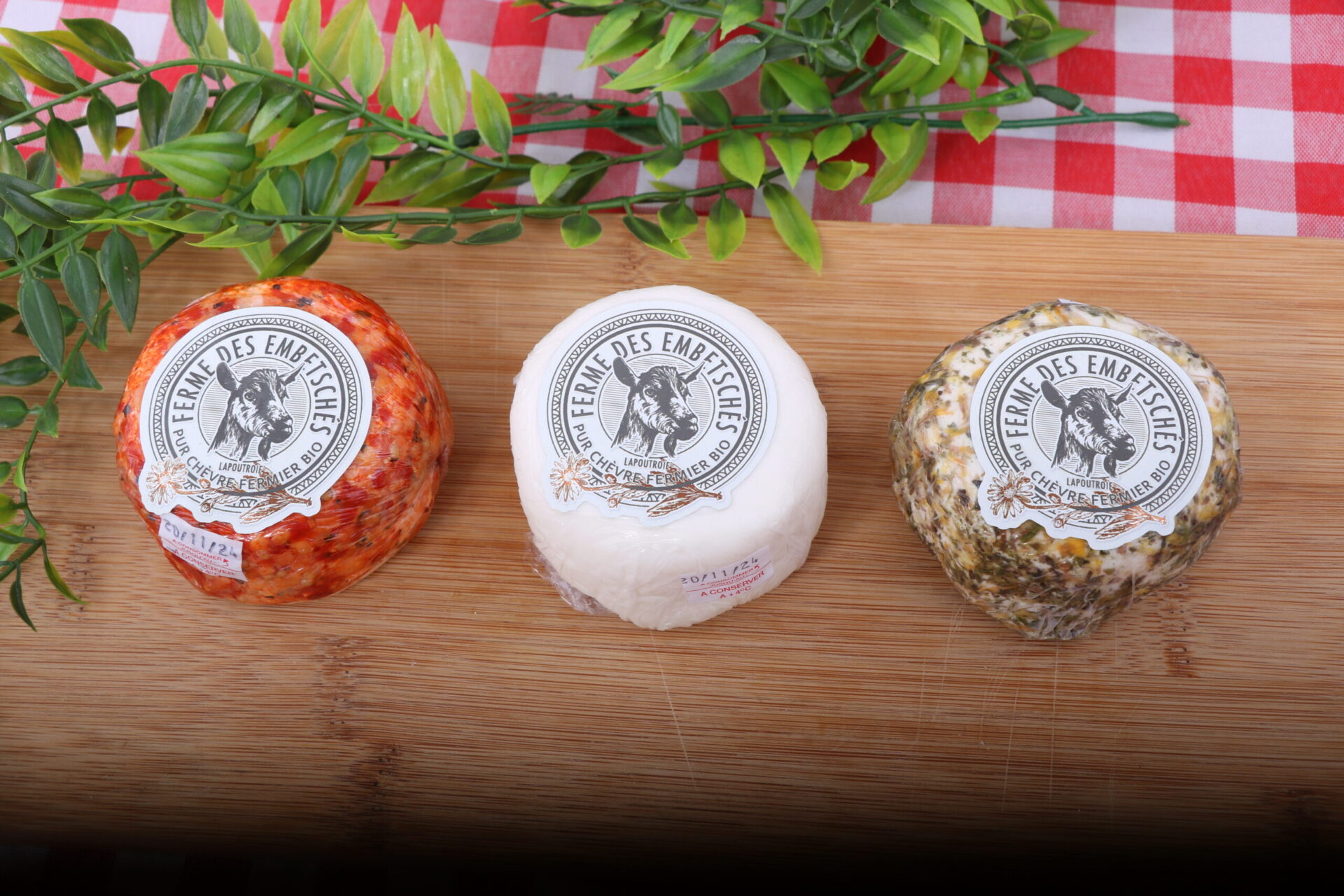 trio sur planche de chèvre frais