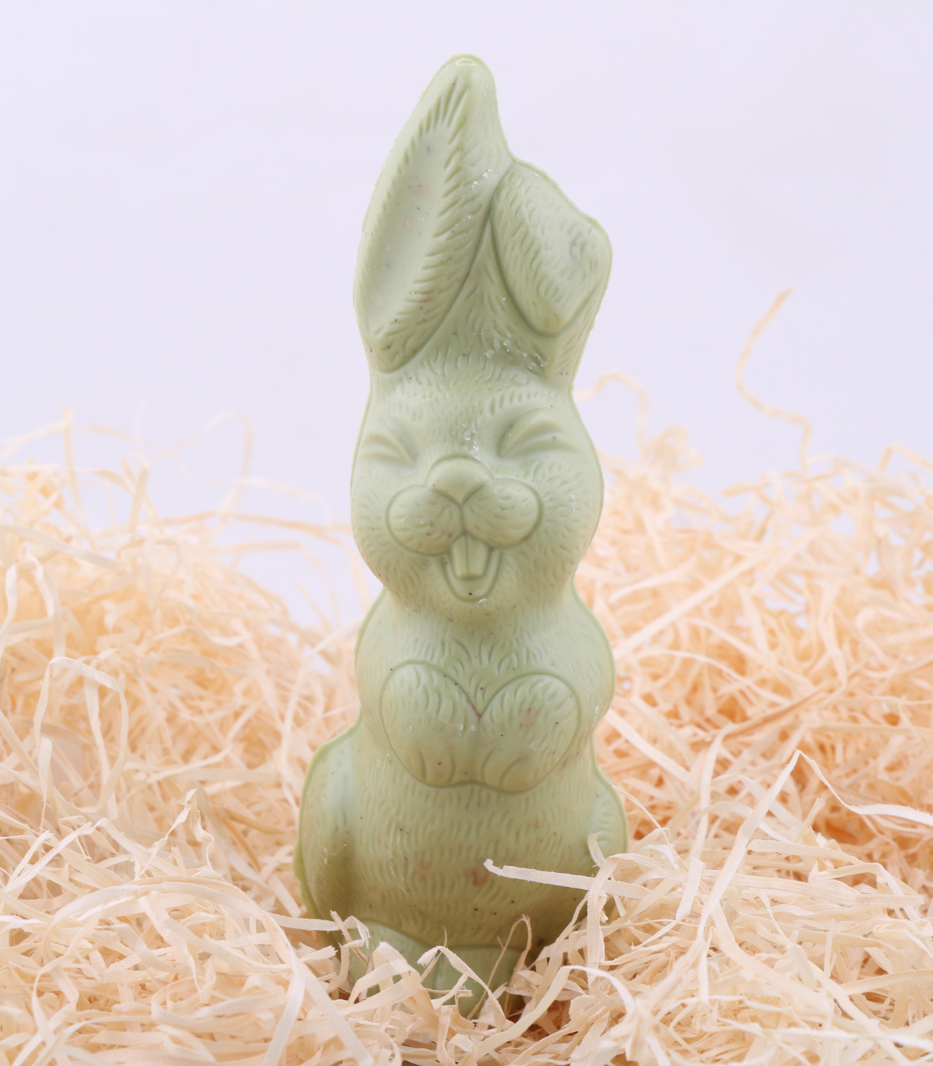 lapin à la pistache sur de la paille