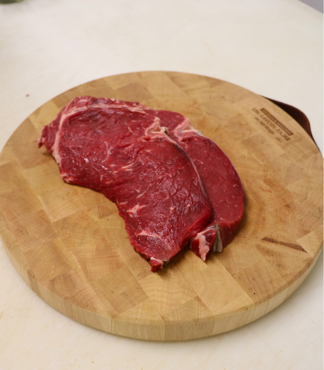 2 faux filet de bœuf sur planche